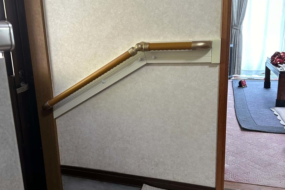 勝手口　手すり設置の画像